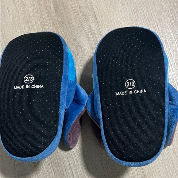 Disney Stitch Kids Slippers - Picture 4 of 7